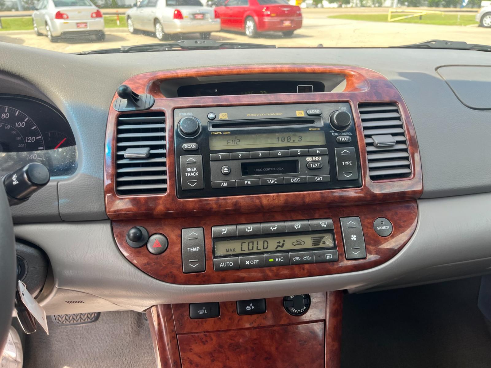 2006 red /TAN Toyota Camry LE V6 (4T1BF30KX6U) with an 3.0L V6 DOHC 24V engine, 5-Speed Automatic Overdrive transmission, located at 14700 Tomball Parkway 249, Houston, TX, 77086, (281) 444-2200, 29.928619, -95.504074 - Photo #13